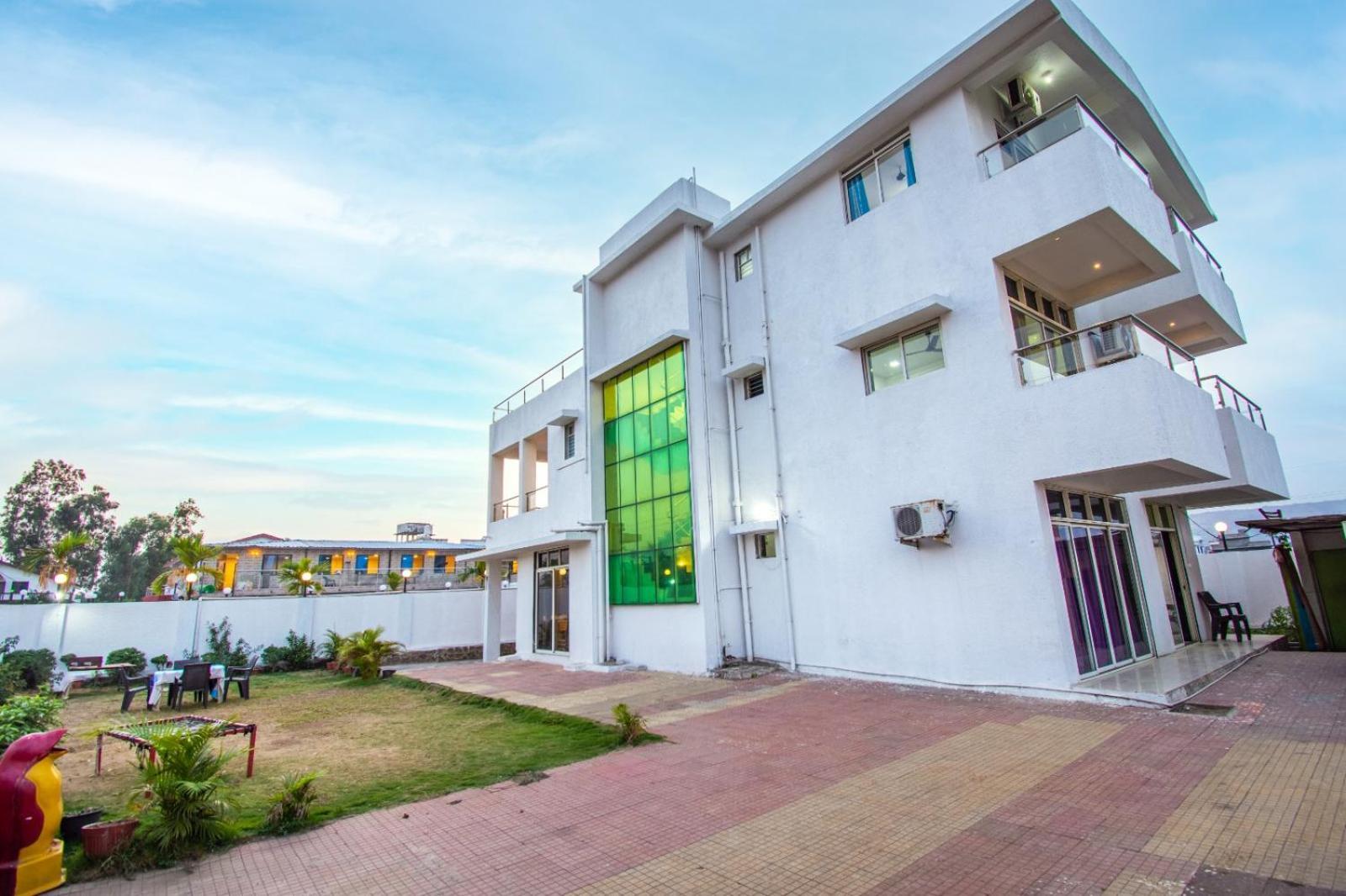 Empyrean Stay Ll 6Bhk Ll Royal Bramha Palace Ll Pvt Pool Ll Lonavala Exterior photo